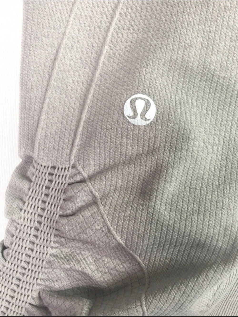 Lululemon In the Flow Seamless Gray Cropped Leggings-NWOT Size 6
